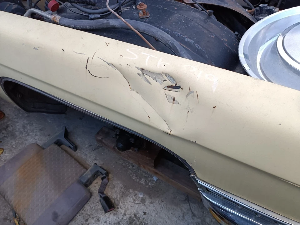 1973 Cadillac Deville para-lama direito inclui luz de estacionamento moldada - Imagem 4 de 4