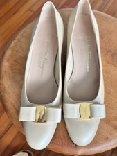 SALVATORE FERRAGAMO VERA PUMP PEARLY IVORY BOW SLIP- FLAT SHOES SIZE 9 AA
