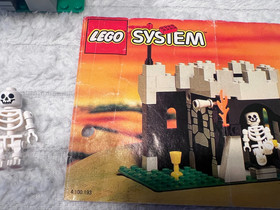 LEGO Castle: 6036 Skeleton Surprise - 100% Complete w/ Instructions