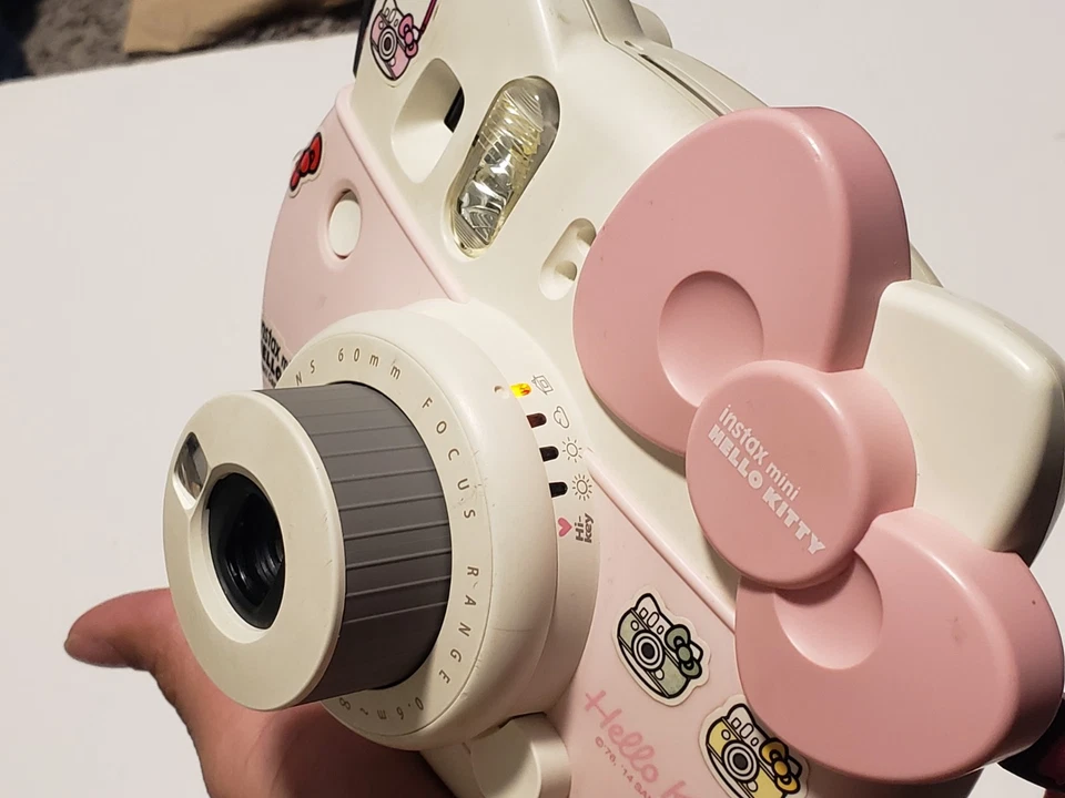 Fujifilm Hello Kitty Cheki Pink Instax Instant Camera RARE* Powers On For PARTS - Image 4 of 4