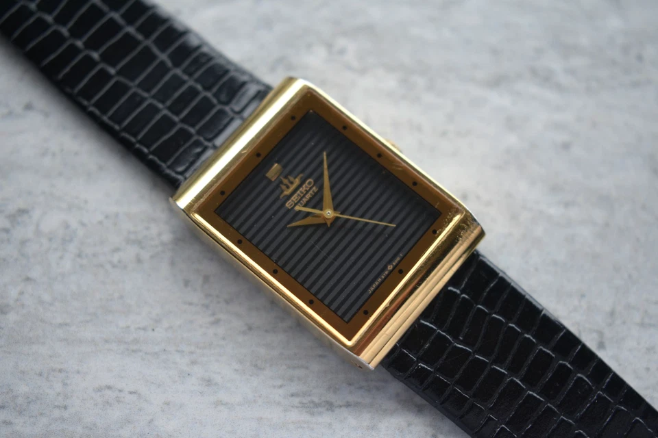 Reloj Seiko 2001 cuarzo esfera texturizada tanque cuadrado muy raro hombre dama negro Foto 4 de 4