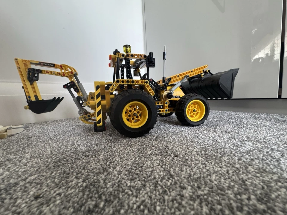 LEGO Technic 8455 Backhoe Loader, photo 1 of 3