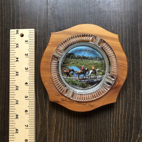 Yellowstone Park, Wyoming Souvenir Ashtray Wood With Glass Ashtray Collectible - Bild 9 von 9
