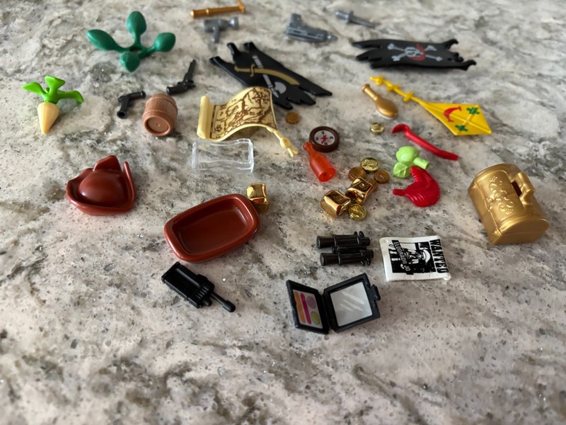 PLAYMOBIL Pirate Treasure Chest flags hat barrel wanted sign Replacement Parts