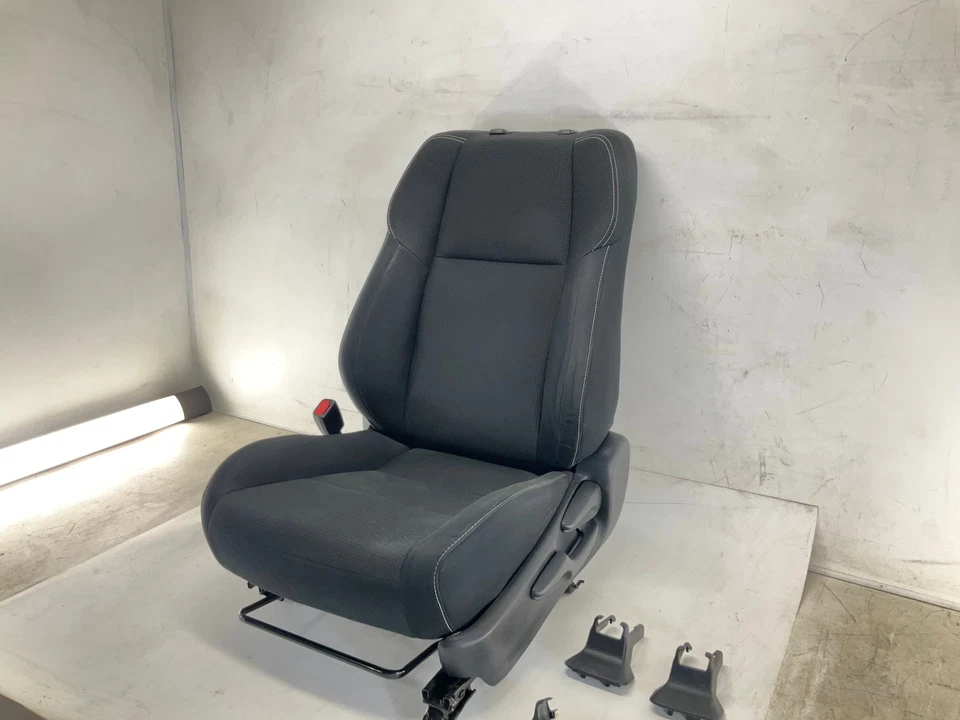 Asiento delantero izquierdo del lado del conductor Toyota Rav4 13-18 2,5 L OEM Foto 2 de 4