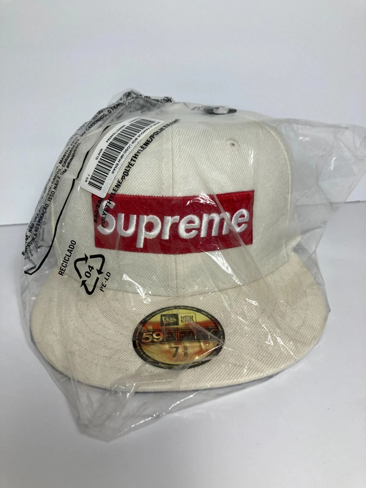 Chapeau blanc Supreme World Famous Box Logo New Era 7 5/8 FW20 neuf dans son sac jamais ouvert