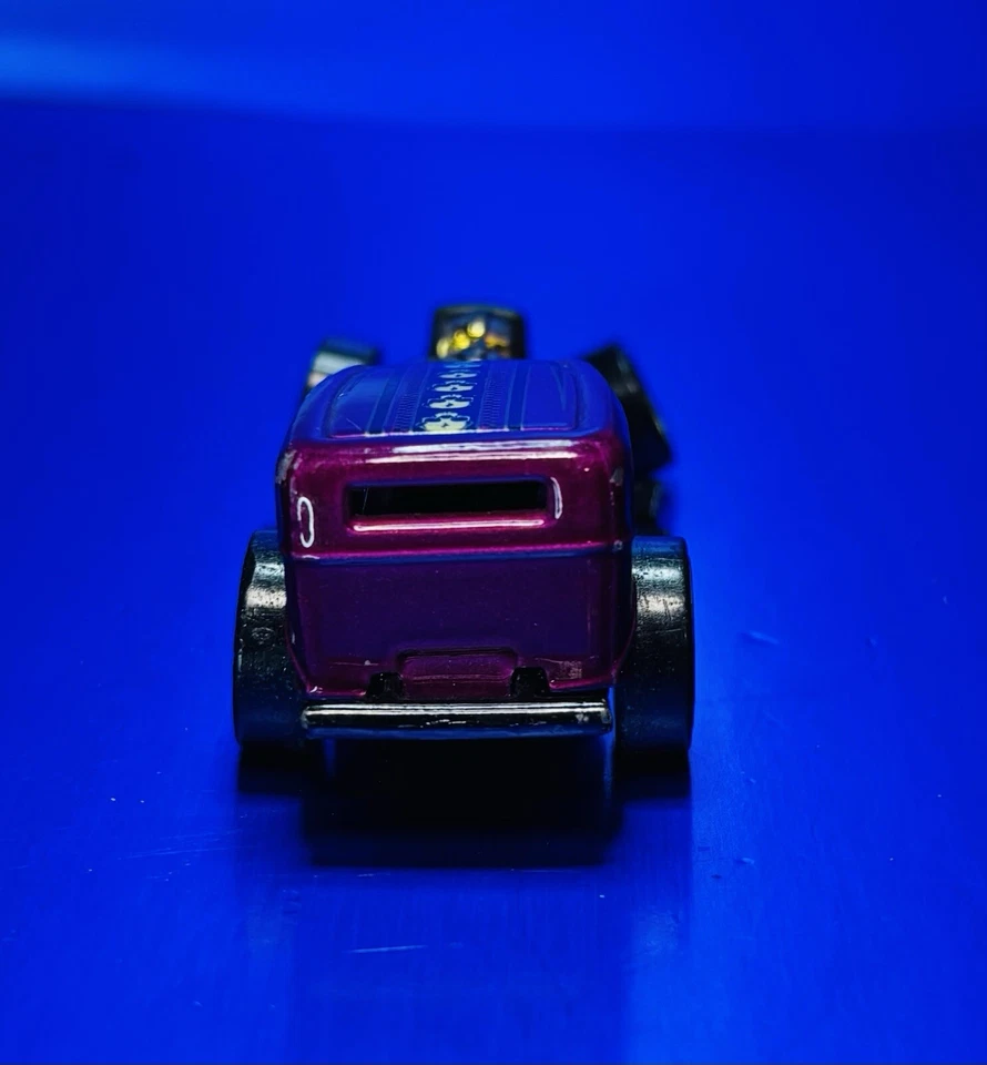 Hot Wheels 1996 Mattel Way 2 Fast Skulls Purple Twin Engine 1:64 - Image 4 of 4