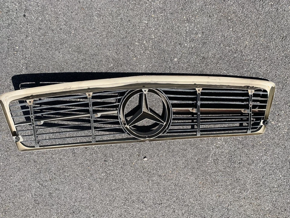 Parrilla del capó del radiador 72-89 Mercedes R107 380SL 450SLC 1078881523 OEM Foto 2 de 2