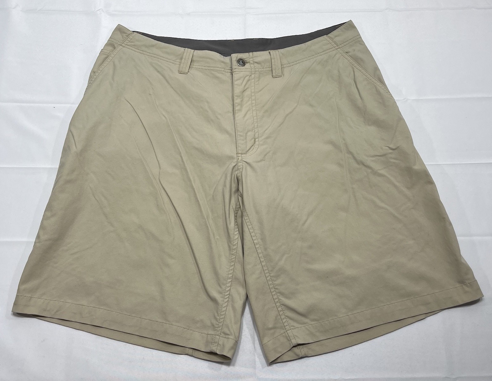 Patagonia Men's Stretch Wavefarer Walk Shorts Size 38x10.5” Khaki  - Stains