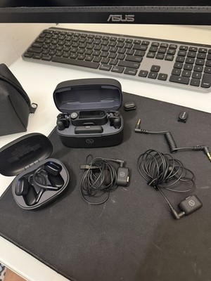 Hollyland Lark Max 2 Ultimate Combo Wireless Lavalier Microphone System 