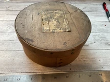 ORIGINAL ANTIQUE ROUND PANTRY BOX WITH LABEL BOSTON MASS