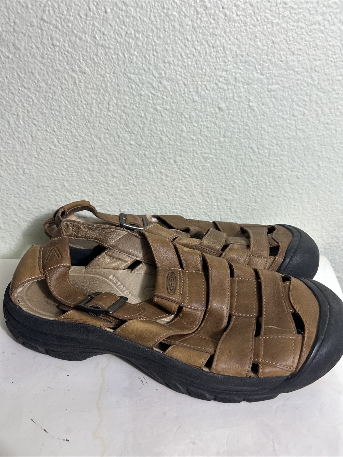 Sandali da pescatore Keen uomo 13 in pelle marrone cinturino punta chiusa