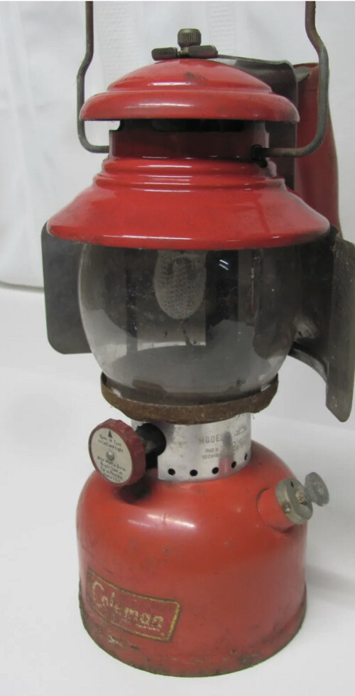 【美品】 ヴィンテージ Coleman Adjustable Lantern Vintage 3/61 Red Coleman Lantern Model 200A w/Wooden Handle