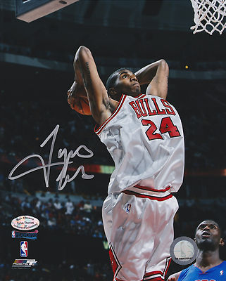 TYRUS THOMAS AUTOGRAPHED CHICAGO BULLS DUNK