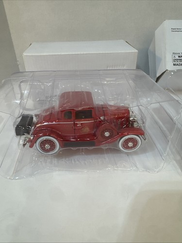 1922 Ford Fire Chief Fire Engine W/ Chief Coup RFD - 1/32 Die-Cast NIB & COA New - Picture 2 of 8