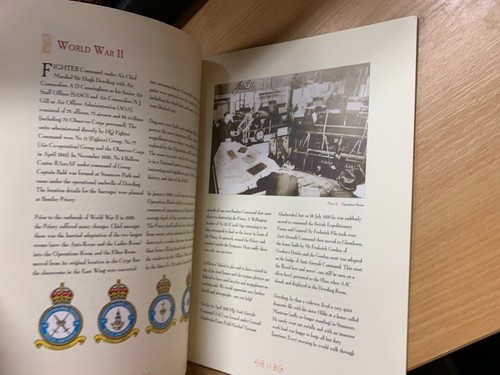 ILLUSTRATED HISTORY OF RAF BENTLEY PRIORY SOUVENIR PROGRAMME BOOK (LL) - Imagen 8 de 12