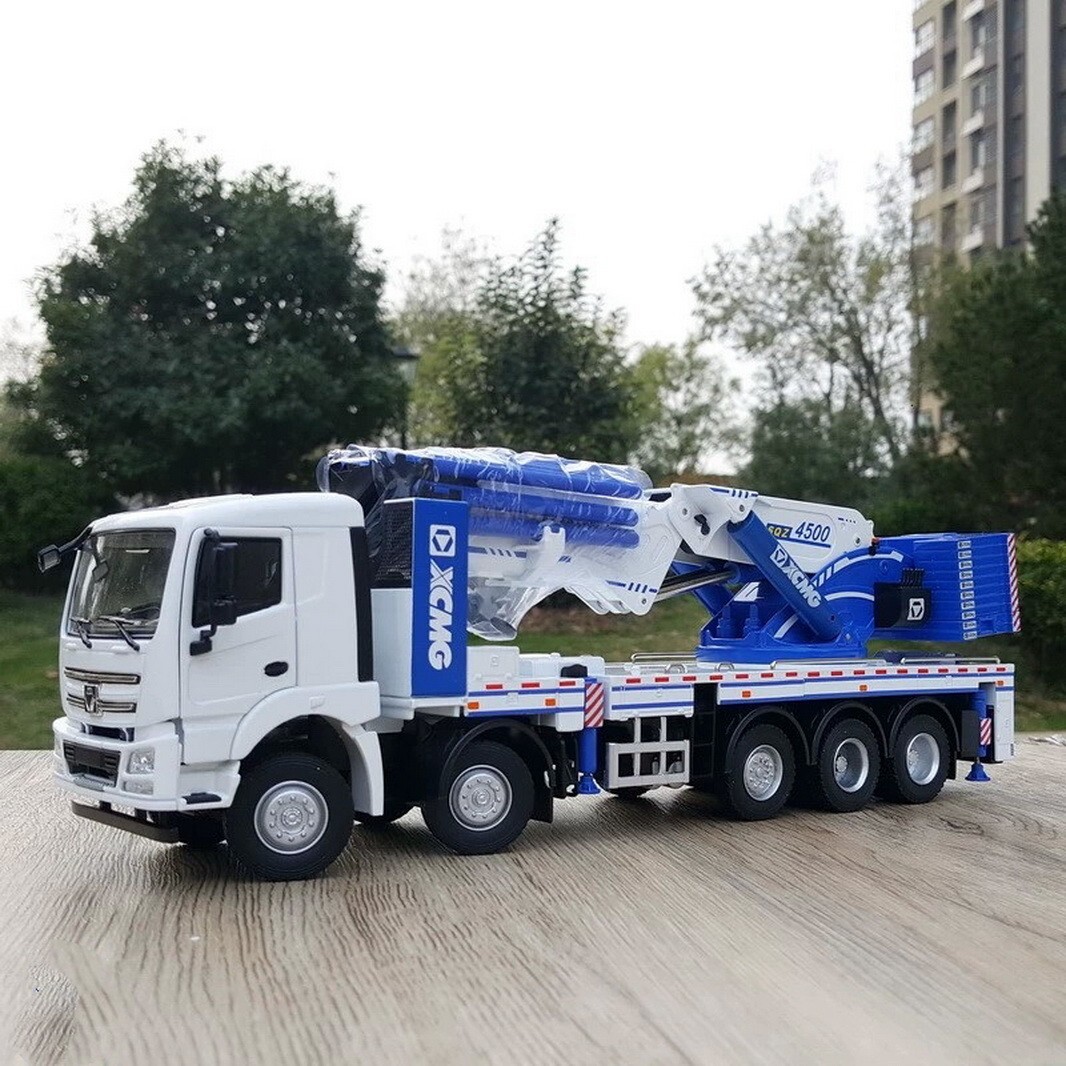 602-004 XCMG 1/35 徐工 ARTICULATED SQZ4500 1/35 Scale XCMG SQZ4500 Articulated Boom Crane White Diecast Model