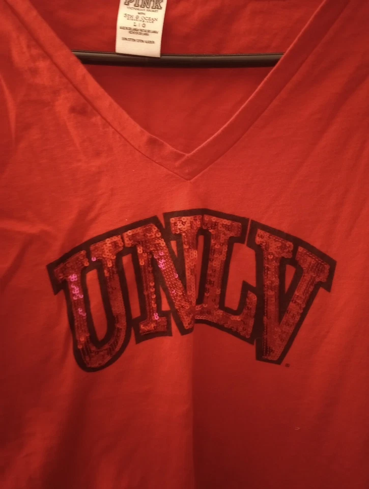 UNLV VICTORIA'S SECRET "ROSA" 5th & Ocean UNLV Grande Usado  Foto 2 de 4