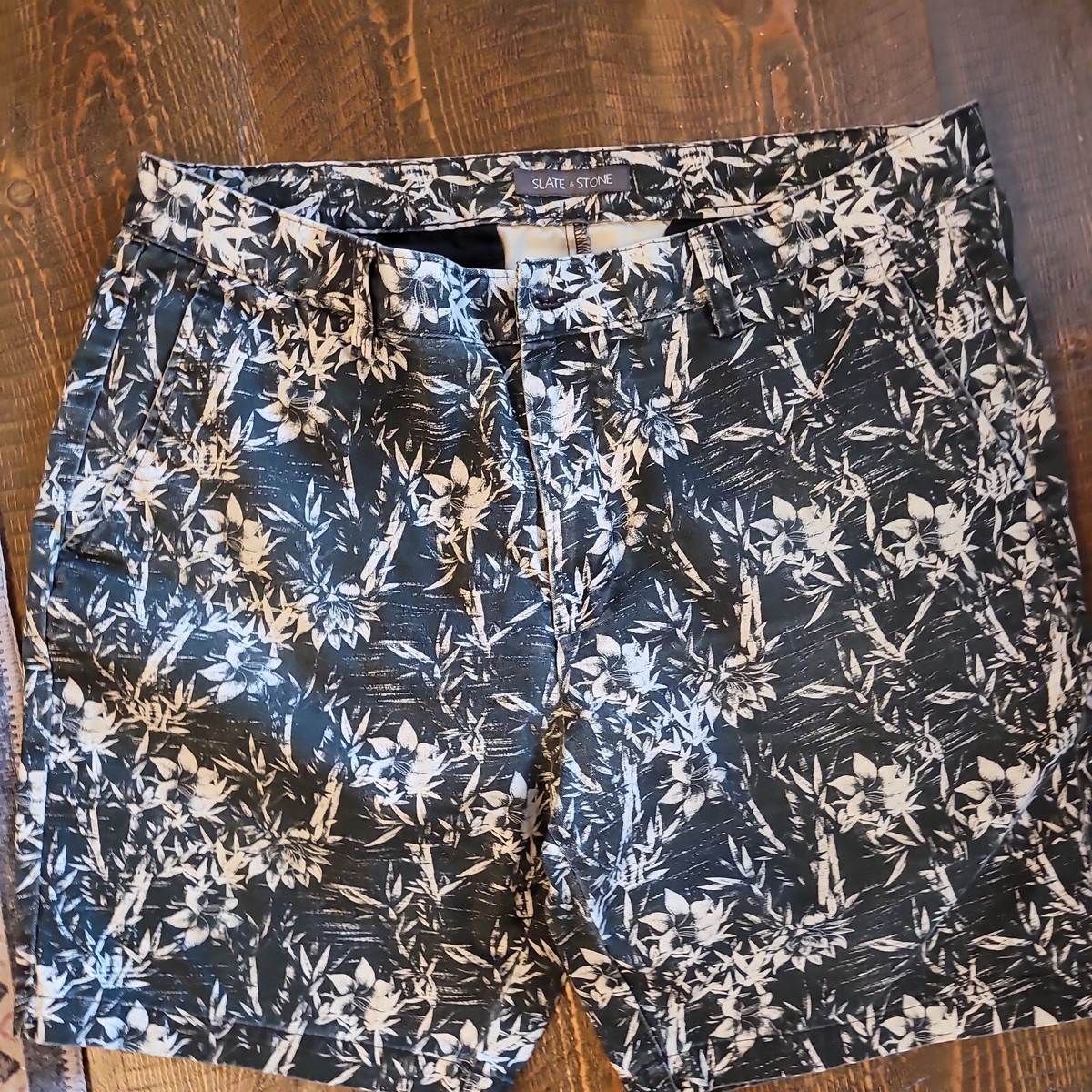 Slate Stone Ross Floral Print Cotton Bermuda Slim Shorts Mens