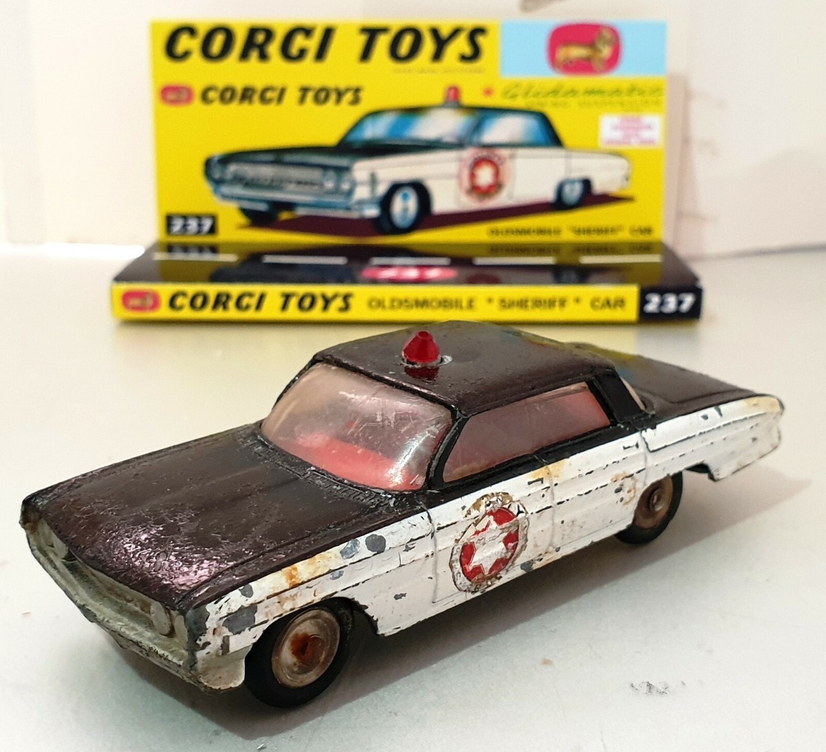 CORGI TOYS 237 OLDSMOBILE Super 88 SHERIFF CAR Diecast Model on