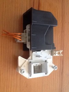 Waschmaschinen Ersatzteile Türverriegelung Türschloß Siemens M 642