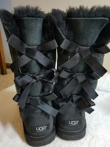3 bow uggs