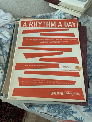A Rhythm A Day Paperback For flutes & piccolo  igor Hudadoff