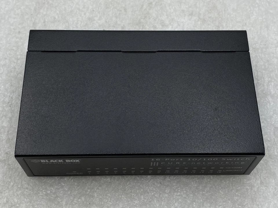 Black Box Pure Networking 10/100 Ethernet Switch LB016A (NO POWER SUPPLY) - Image 2 of 4