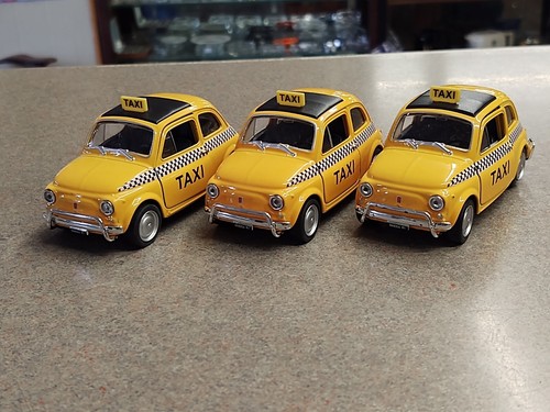 Fiat Nuova 500 Legendary Italian Taxi Diecast Yellow 1:34 Welly - 3 Available - Picture 2 of 16