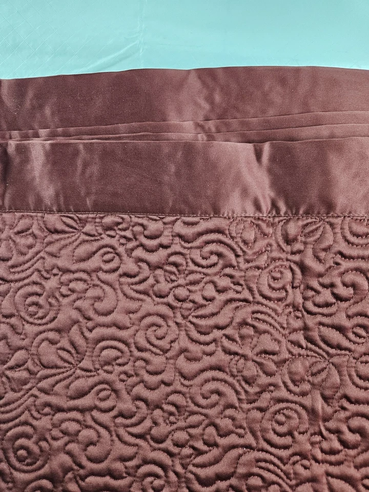 Noble Excellence Dillard's Edredón Shams 2 Queen Rojo Acolchado Matelasse Euro Foto 3 de 4