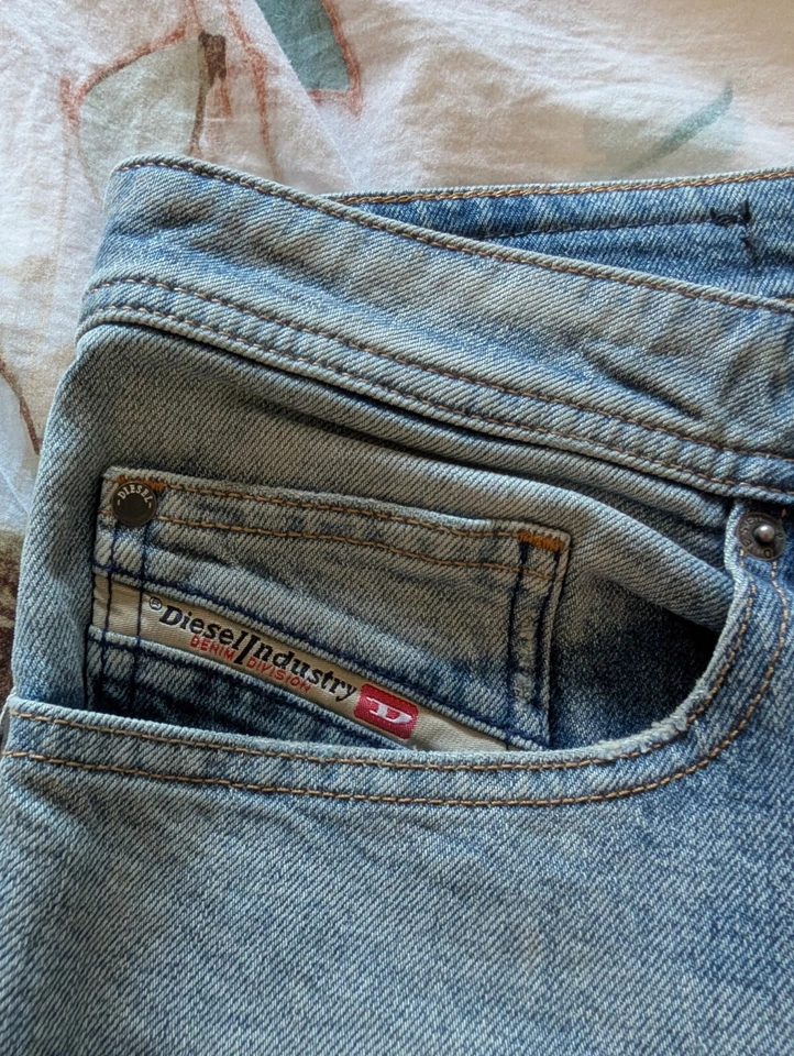 Pantalones cortos ajustados de mezclilla azul desgastado Diesel 32 Foto 3 de 4