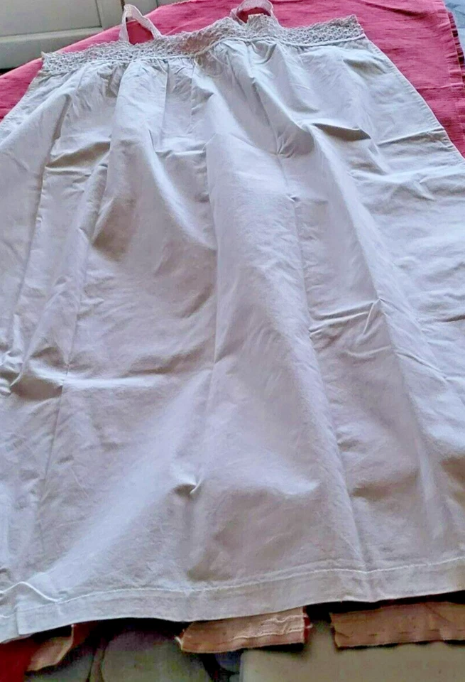 LINGE ANCIEN: NUISETTE EN COTON BORDURE CROCHET A LA MAIN - Photo 3/3