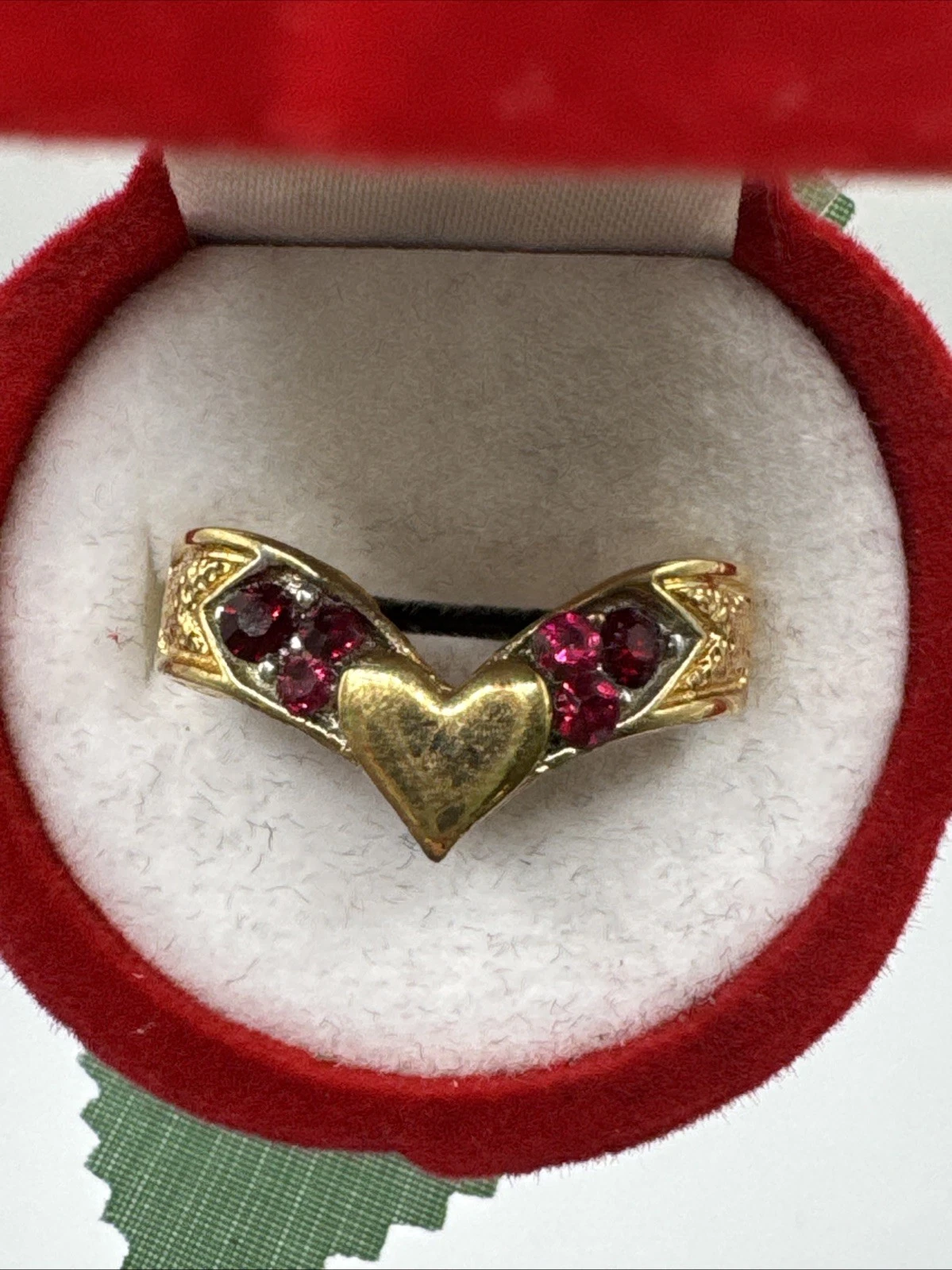 Bague vintage fantaisie cœur avec strass rose et rouge. Taille 57.