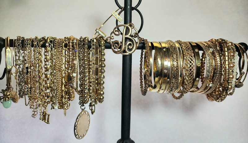 Vintage Now GoldTone Bracelet Lot AVON Pc.48