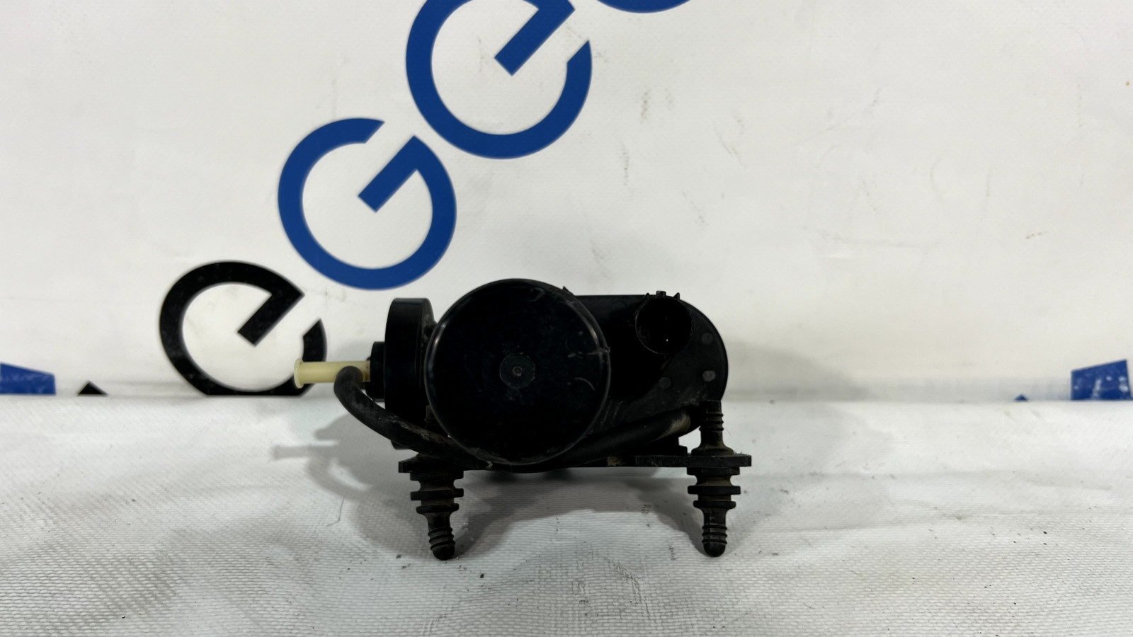 ASTON MARTIN V8 VANTAGE 2011 Engine Vacuum Air Pump OEM 8TG 003 953-21