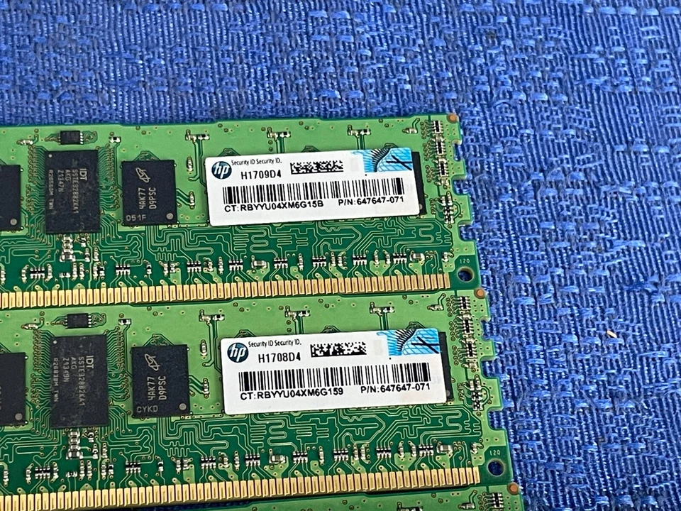 Lot of 4 Micron Crucial 1GB 184-PIN DDR PC2700R-25331-J0 MT18VDDF12872Y-335F1 - Image 3 of 4