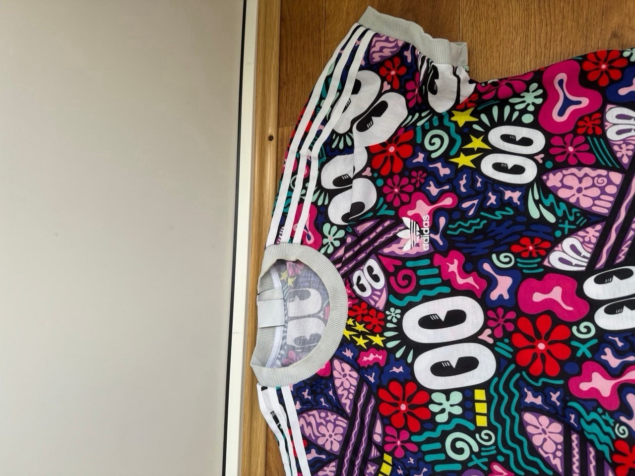 Women’s Adidas Limited Edition Multi-Coloured Top Size S 36 thumbnail 2