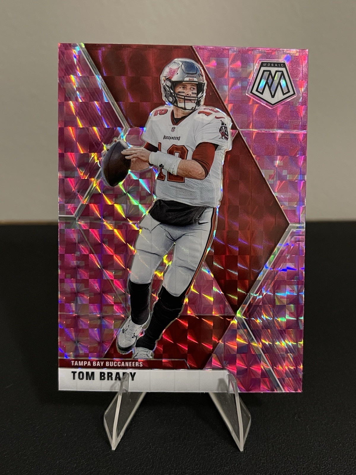 2020 Panini Mosaic - Tom Brady #135 Camo Pink Mosaic Prizm