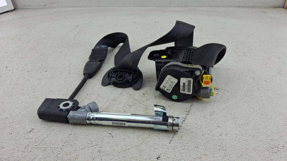 Черный оригинальный натяжитель переднего левого ремня безопасности для VW Volkswagen Passat 2012-2015 годов выпуска - Изображение 3 из 4