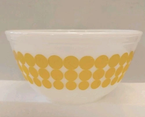 Vintage Pyrex 402 YELLOW POLKA DOT Nesting Milk Glass Mixing Bowl 1.5 Qt Quart