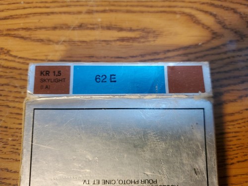B+W 62E KR 1.5 1.1x Skylight 62mm Filter W/micro Fiber Cloth - Picture 5 of 6
