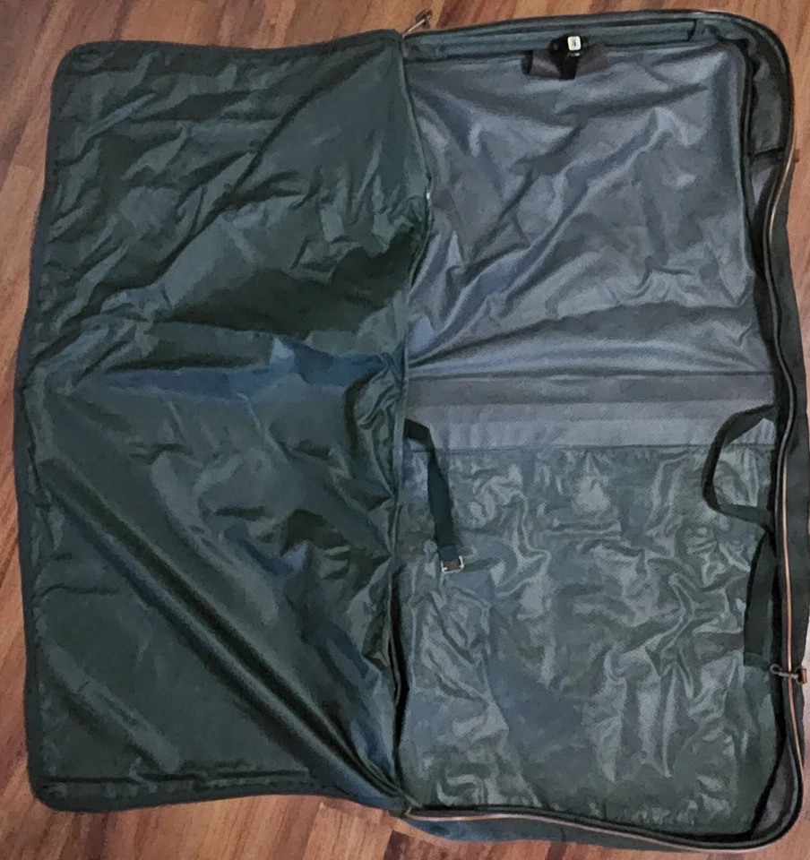 Bolsa de roupas vintage Ricardo Beverly Hills dobrável pendurada 22x20 - Imagem 4 de 4