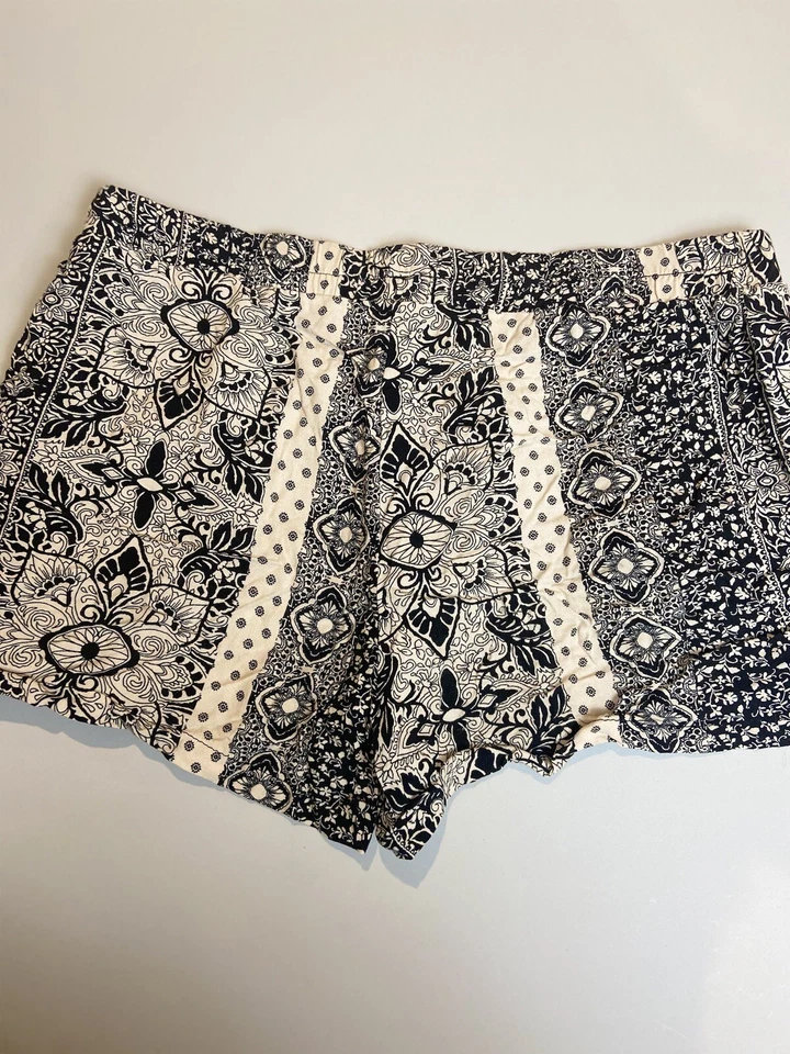 Bebop Clothing Pantalones Cortos Fluidos Blanco y Negro Cintura Elástica con Bolsillos Talla M Foto 2 de 4