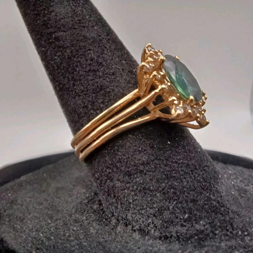 Unique Color Changing Blue/Green Oval Sapphire & Diamond Ring. - Image 4 of 4