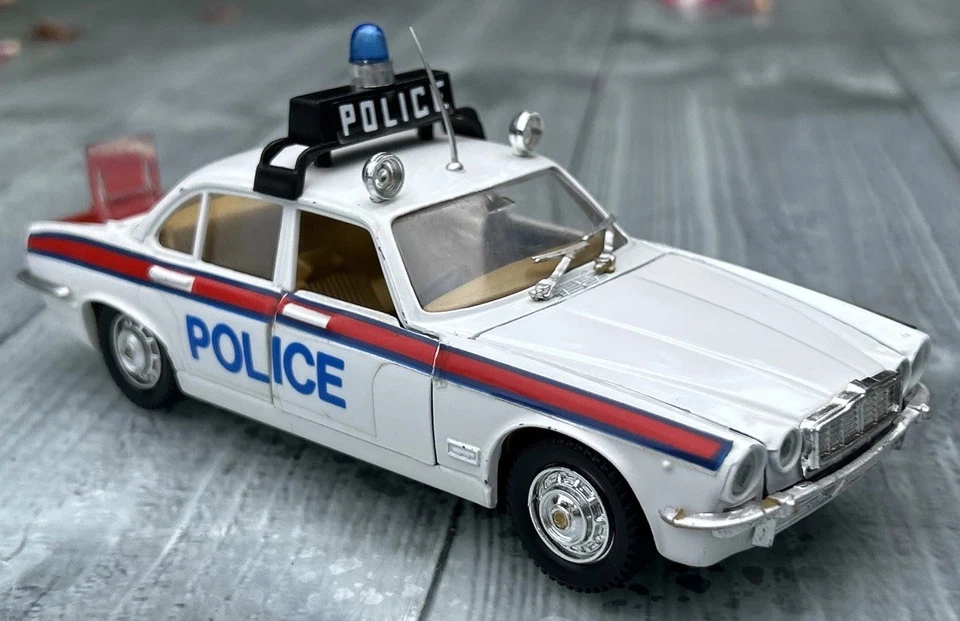 Polistil Jaguar XJ 4.2 Saloon Police Car S31 Vintage 1976 Italian 1:25 Diecast - Image 2 of 4