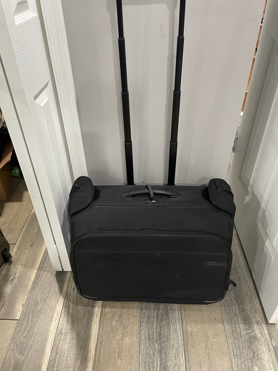 Briggs Riley Baseline Deluxe Wardrobe Spinner Garment Bag