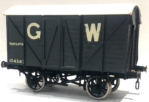 7MM/O KIT BUILT PLASTIC GW VENTILATED VAN '104547'