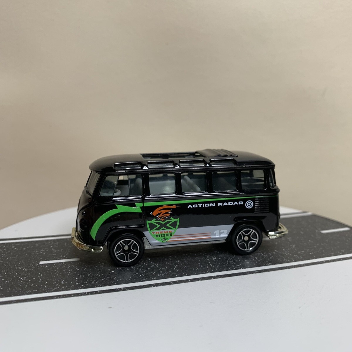 Matchbox Storm Trackers VW Volkswagen Transporter T1 Bus Action
