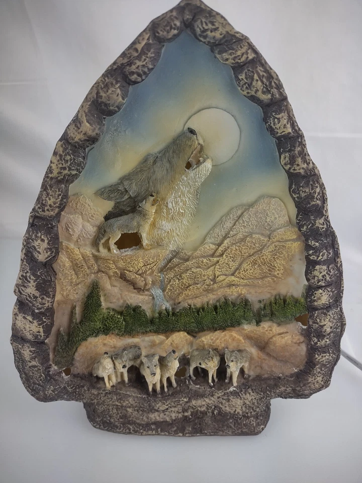 Light up Arrowhead shape Howling Wolf And Wold Pack 3D Figurine Night light lamp - Image 3 of 4