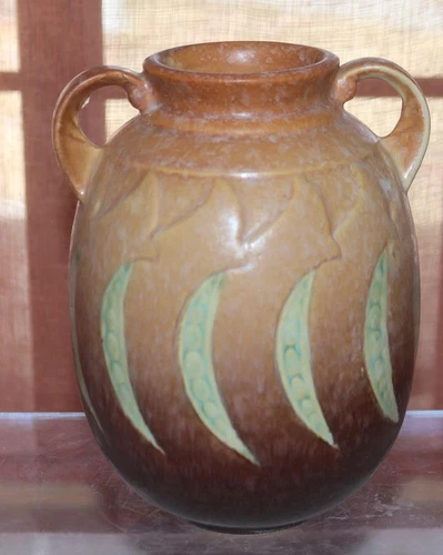 Roseville FALLINE Brown 1933 Vintage Art Pottery  Vase 647-7 Green Pea Pod